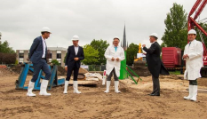 Van links naar rechts: Perry van Leeuwen, Michel Bakker, Arjan Noordhoek, (gastheer Han Borias) en Rob van Muilekom.